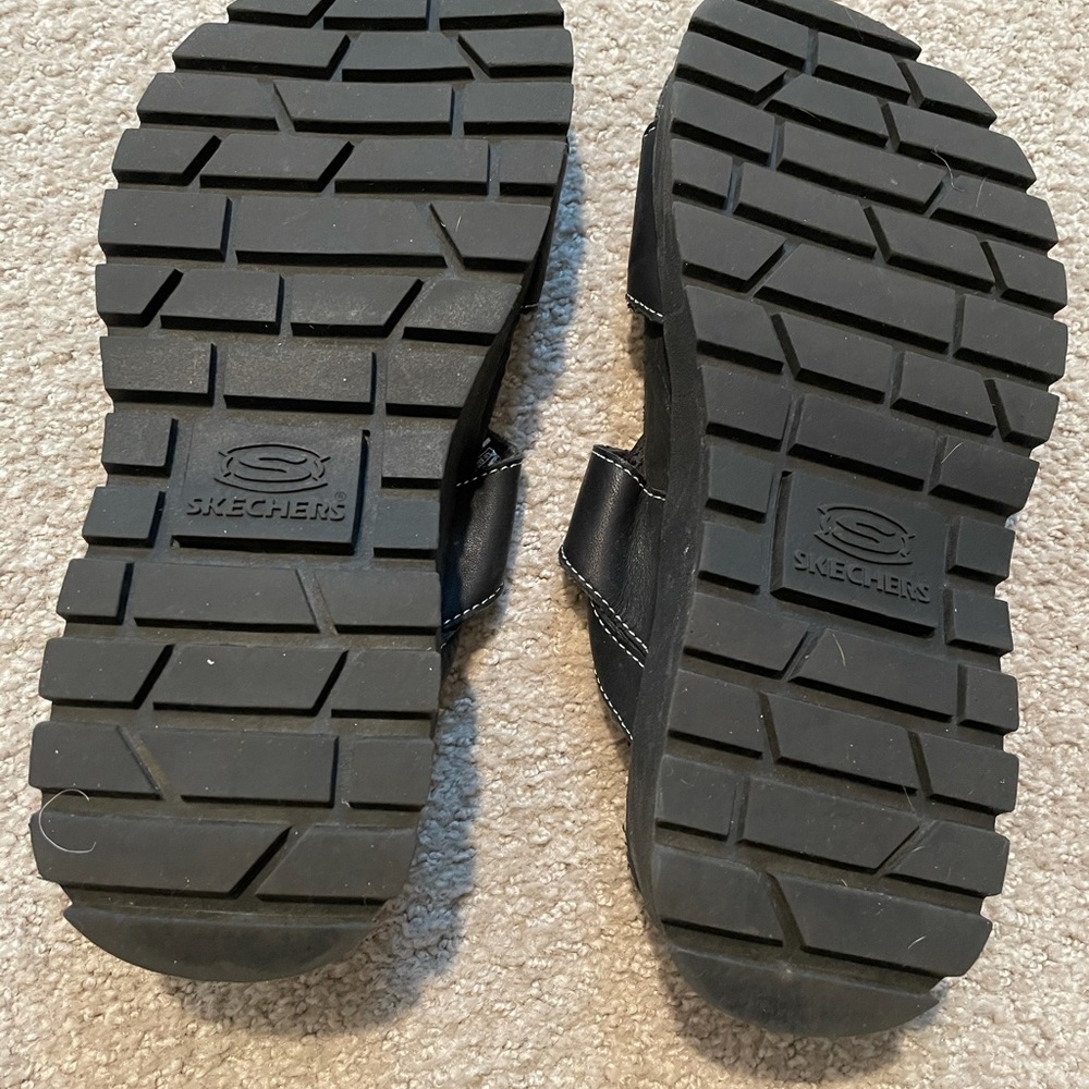 Women’s Sketchers Size 8 black sandals